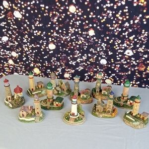 🏠 Miniature Lighthouse Figurine Set